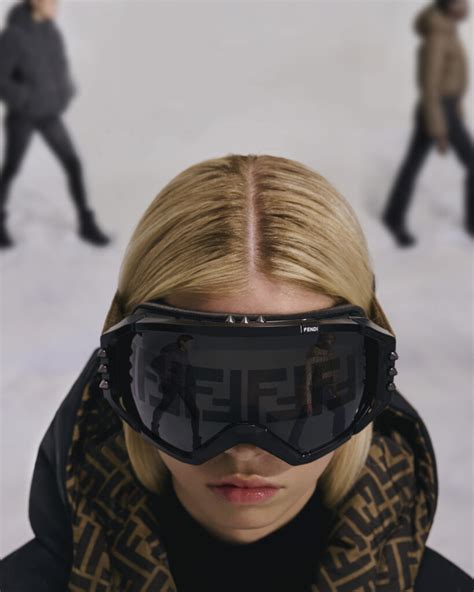 mascherina fendi sci|Hit The Slopes in Style This Winter With FENDI Ski.